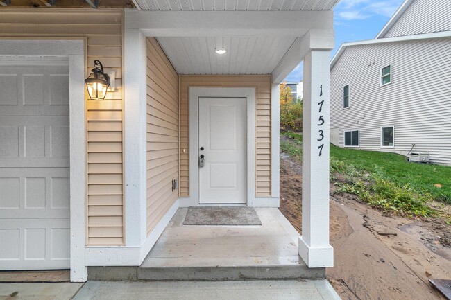 Building Photo - Brand New 5 Bedroom - Spring Lake For Lease!