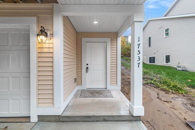 Building Photo - Brand New 5 Bedroom Condo!