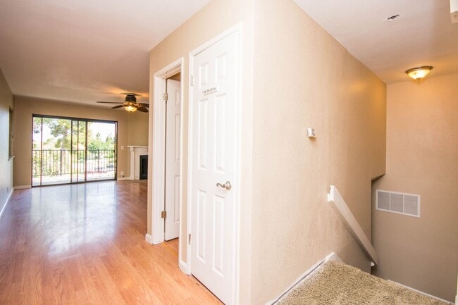 Building Photo - 3 Bedroom La Costa Home!