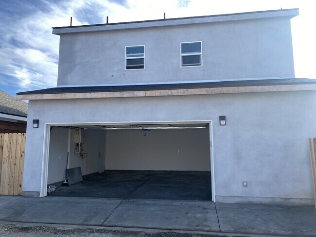 Foto del edificio - 8449 Lomond Dr