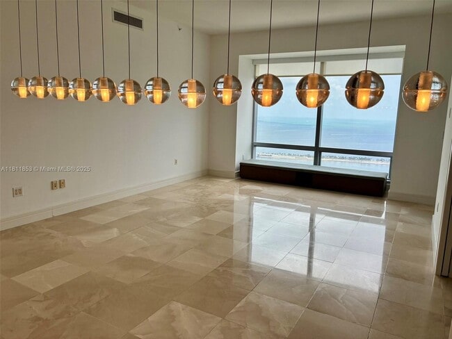 Building Photo - 1425 Brickell Ave