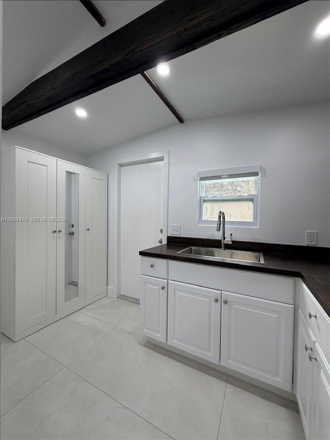 Building Photo - 1400 SW 29th Ave