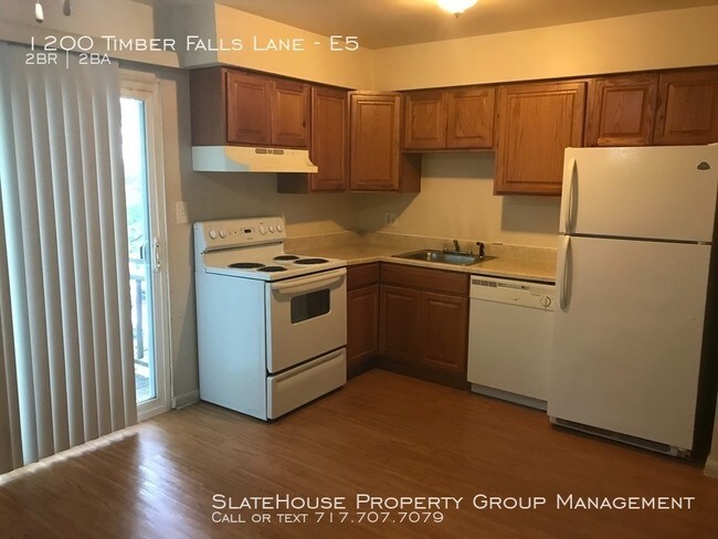 Building Photo - two bedroom 1 1/2 bath Townhome in Blakely