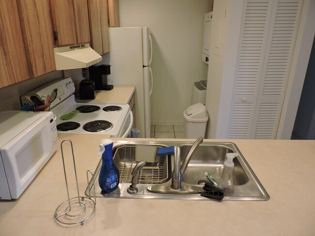 Foto del edificio - 3402 Gardens East Dr