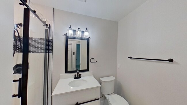 Building Photo - Spacious 2 Bed 2 Bath Condo in Huntington ...