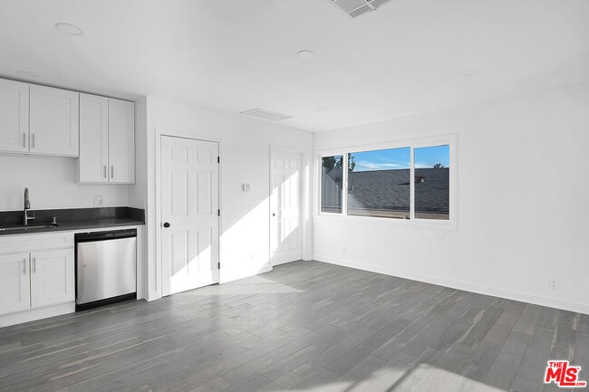 Foto del edificio - 1610 S Beverly Glen Blvd