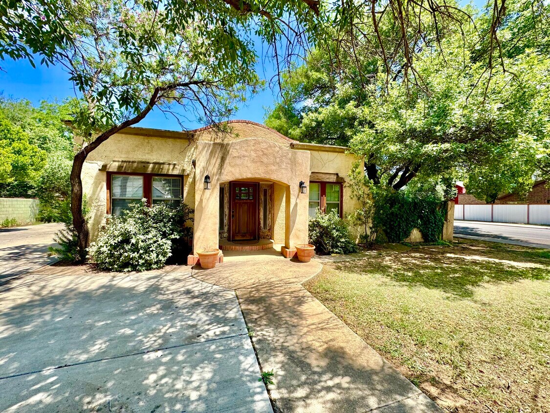 Foto principal - 2702 23rd St