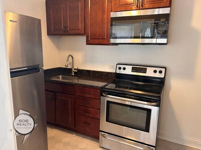 Foto del edificio - Rehabbed Units in Cicero!