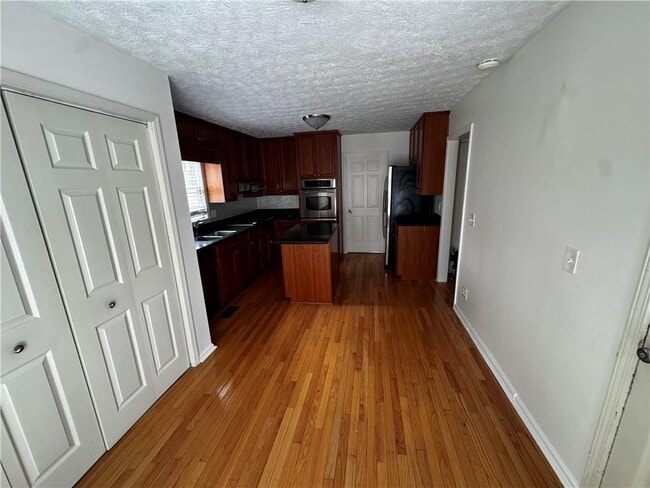 Building Photo - 2990 Mountain Trace NE