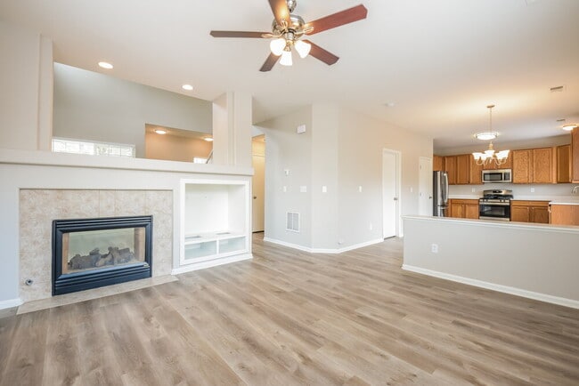 Foto del edificio - 2487 E 127th Ct