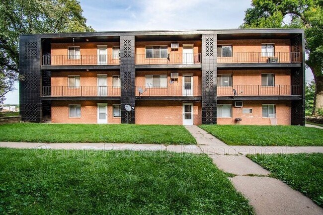 Building Photo - 3104 State St