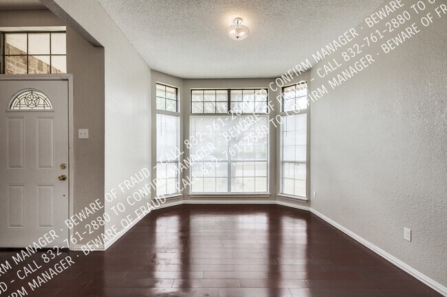 Building Photo - Natural Light Filled Charmer with Tall Cei...