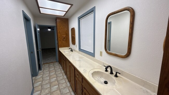 Building Photo - 1408 Seneca Pl