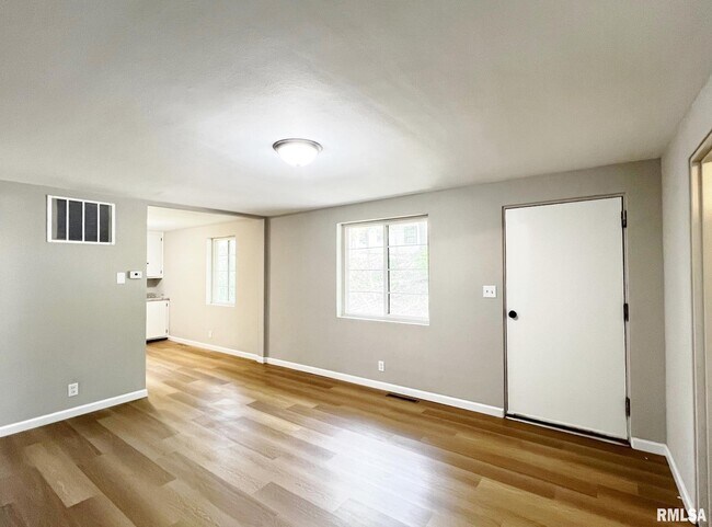 Foto del edificio - 112 Oakdale Ave