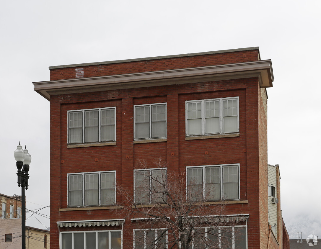 Building Photo - Royal Hotel Apartments