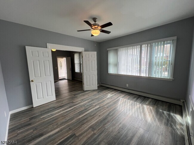 Building Photo - 51 Elm St