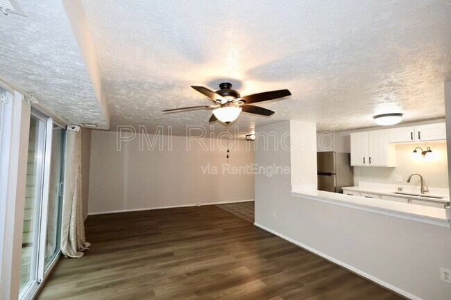 Foto del edificio - 8410 Donovan Ct