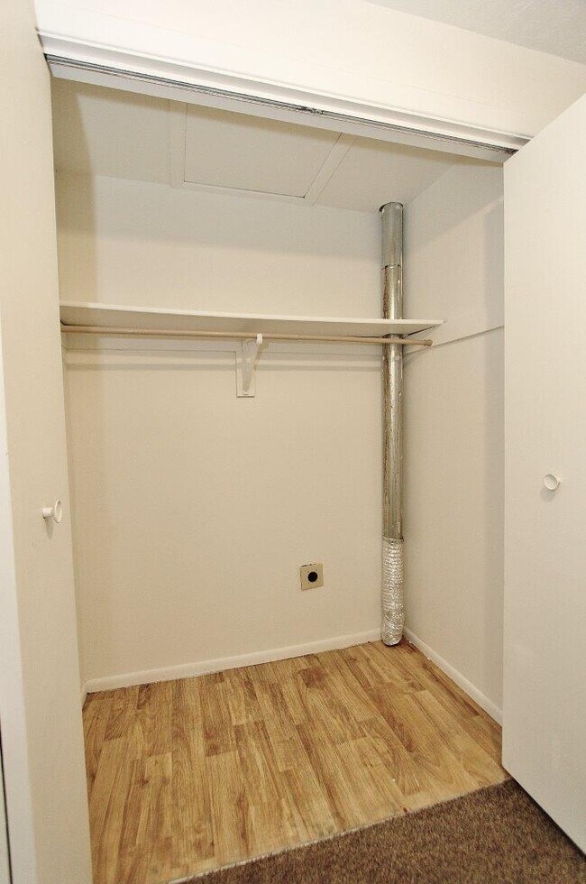 Foto del edificio - 824 W 7th St
