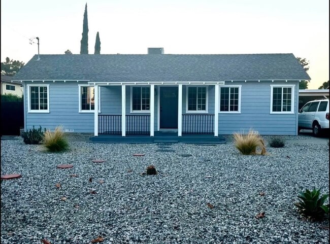 Building Photo - 7015 De Celis Pl