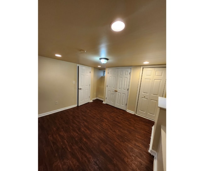 Building Photo - 9083 Meadow Heights Rd