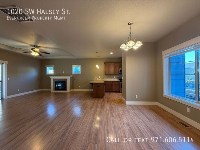 Building Photo - 1020 SW Halsey St