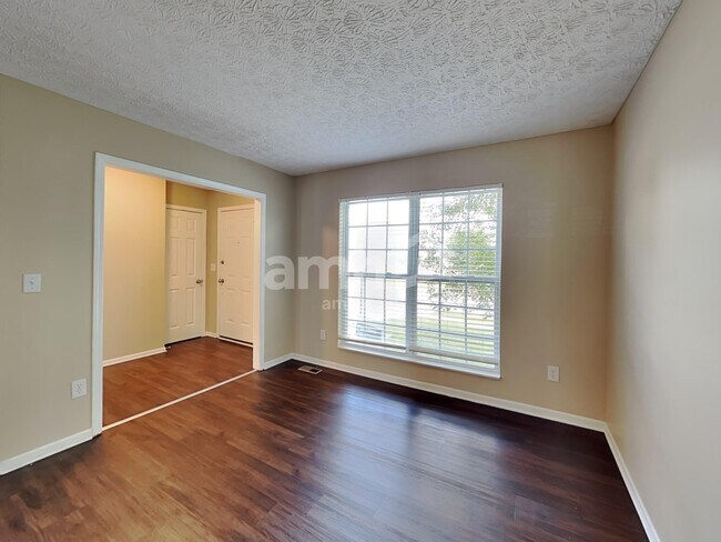 Building Photo - 512 Longview St