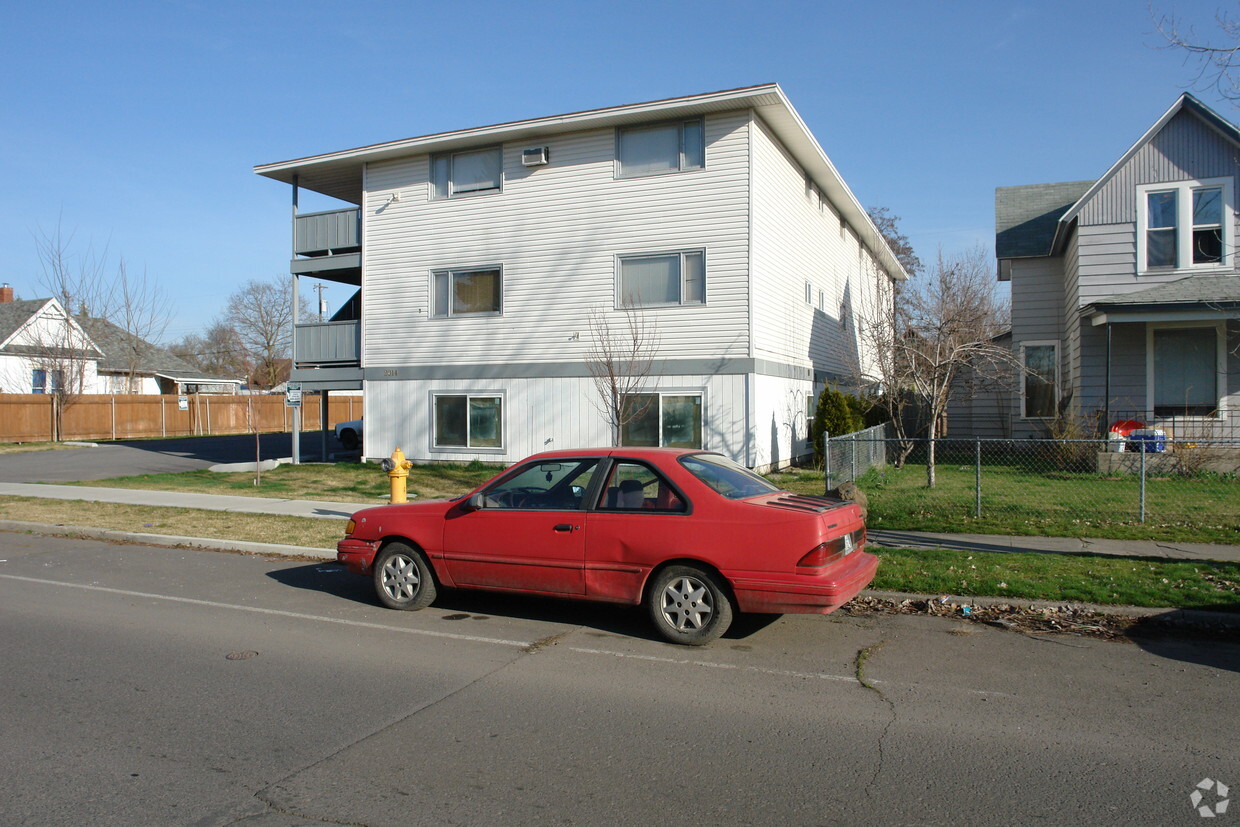 Building Photo - 2014 W Broadway Ave