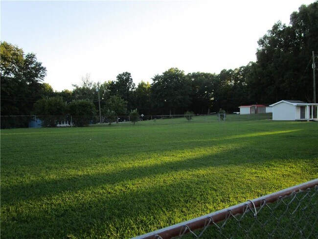 Foto del edificio - 1667 Old Peachtree Rd NE