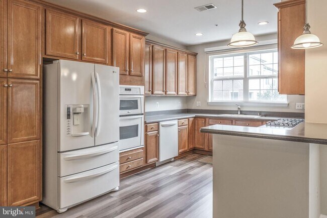 Foto del edificio - 12404 Liberty Bridge Rd