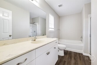 Building Photo - 6 Spg Lk Cir