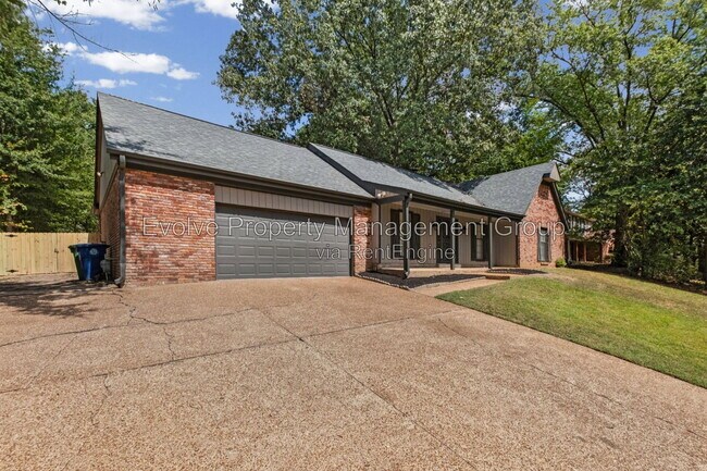 Building Photo - 3085 Circle Gate Dr