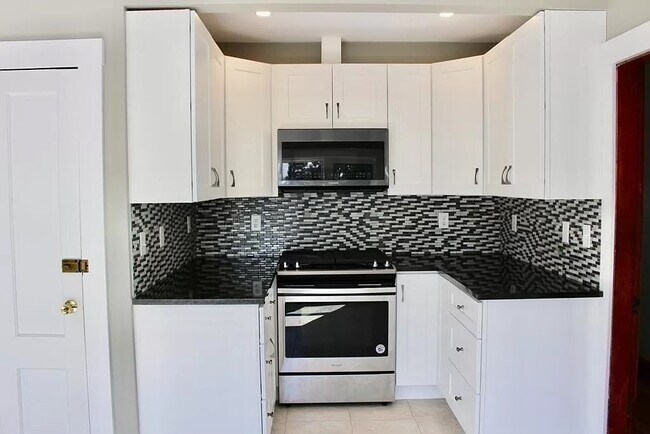 Building Photo - 11 Sadler St