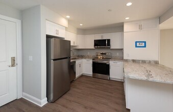 Interior Photo - 925 at North