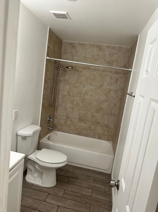 Baño de arriba - 272 E Jackson St