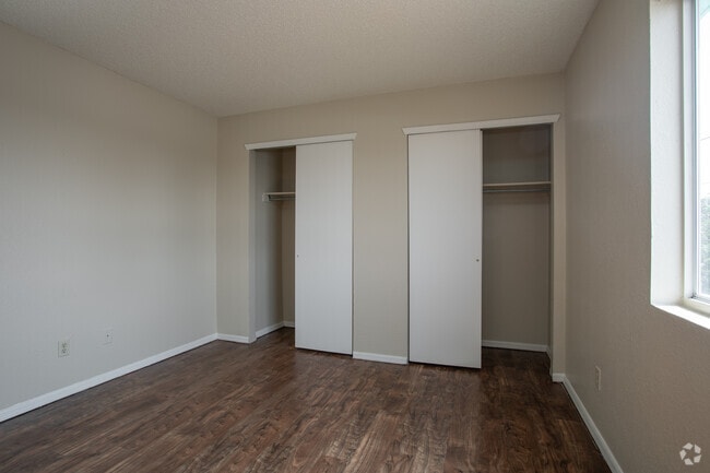 2BR, 1BA - 800SF - Western Gallagher Apartments