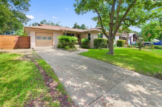 Foto del edificio - 1908 Redlands St