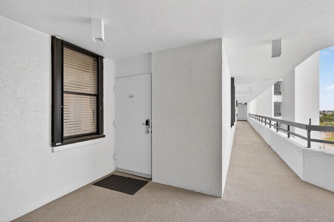 Foto del edificio - 9650 S Ocean Dr