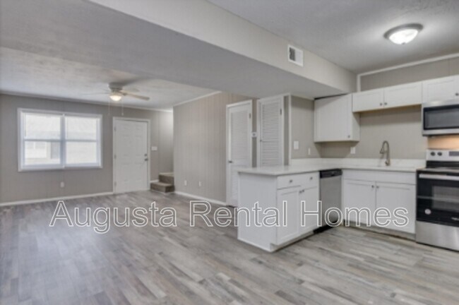 Building Photo - 2511 Cascade Dr