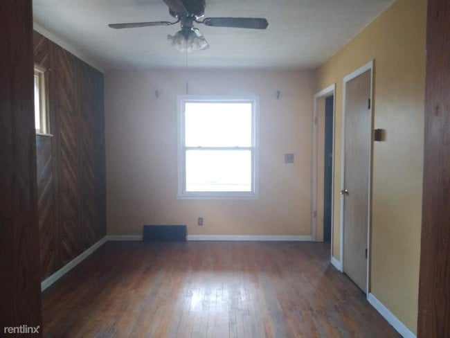 Building Photo - 2065 Robin St