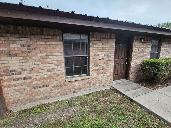 Building Photo - 1301 W Carmen Ave