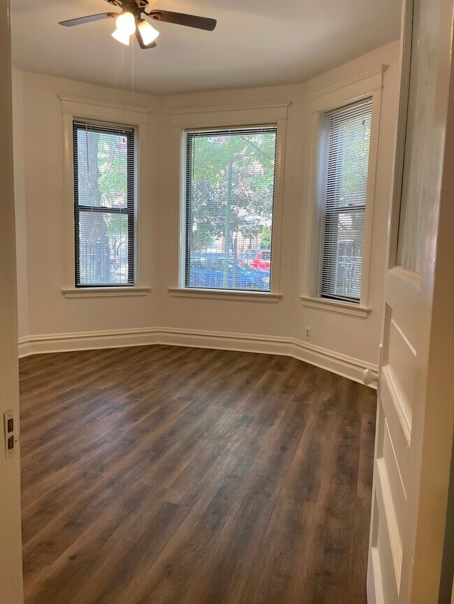 Foto del edificio - 2449 S Avers Ave