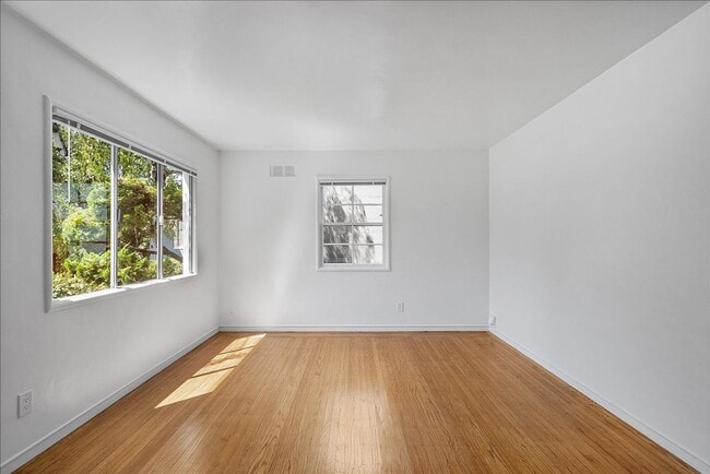 Building Photo - 3129 Fernside Blvd