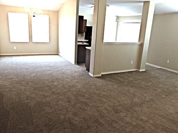 Building Photo - 106 Robin Ln