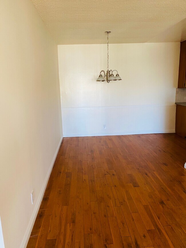 Building Photo - 1001 N Orange Grove Ave