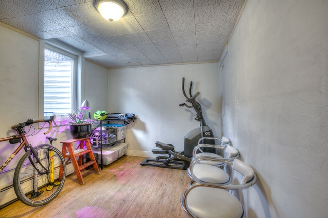 Building Photo - 401.5 Lilac Ln