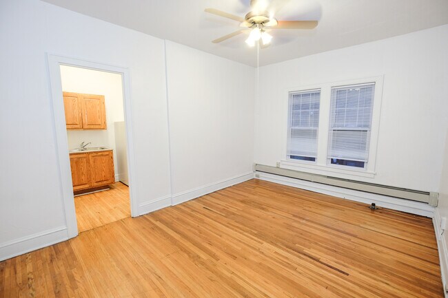 Building Photo - Grand Place Apartments | 622