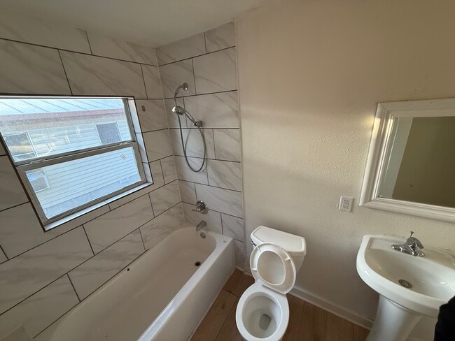 #103 - 603 Gladstone