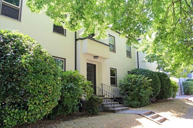Building Photo - 2310 SE 22nd Ave