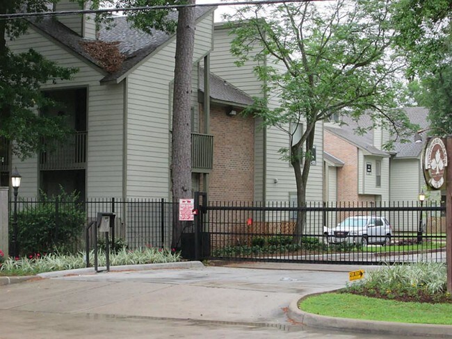 Building Photo - 17417 Red Oak Dr