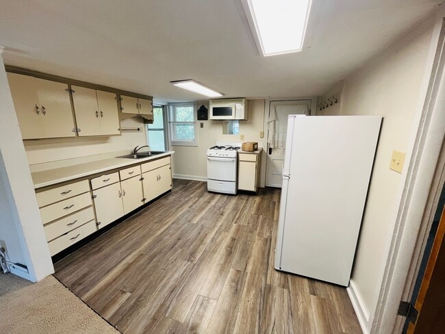 Building Photo - 3838 State Ave